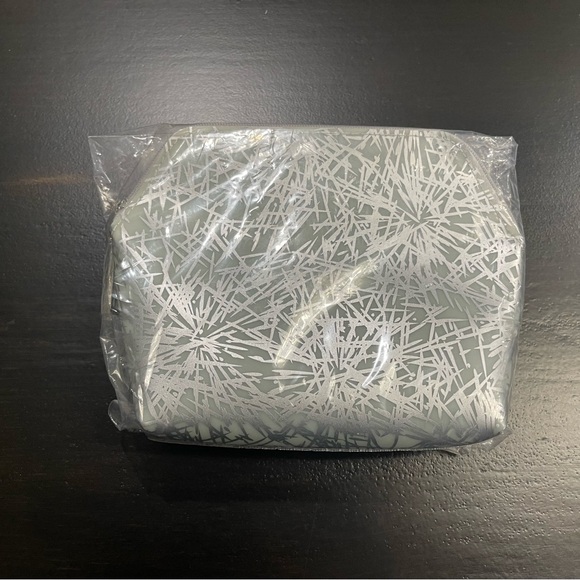 NIB MAC Cosmetics Mini Silver Pouch Bag - Picture 2 of 4